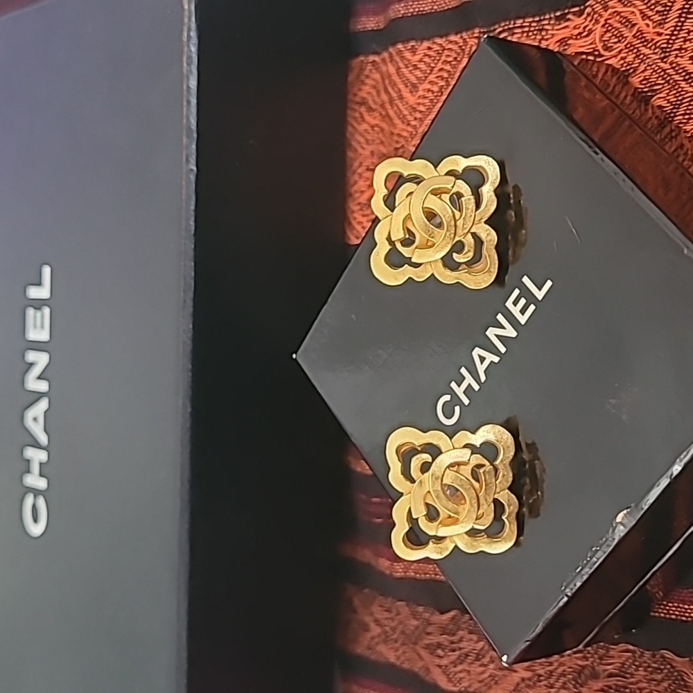 Chanel 1997 Spring Gold CC  Earrings